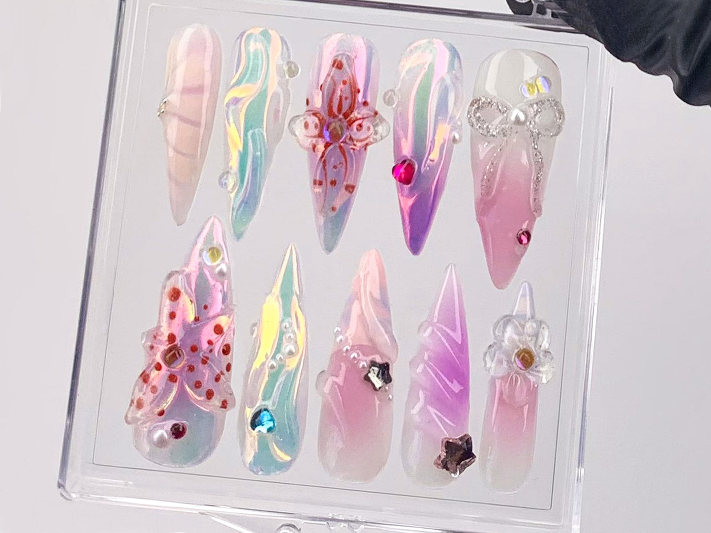 Shimmering 3D ネイルチップ｜クリスタル And フラワー Accents ネイルチップ｜Holographic リボン Design ネイルアート｜パステル ネイルチップ｜HD578Y