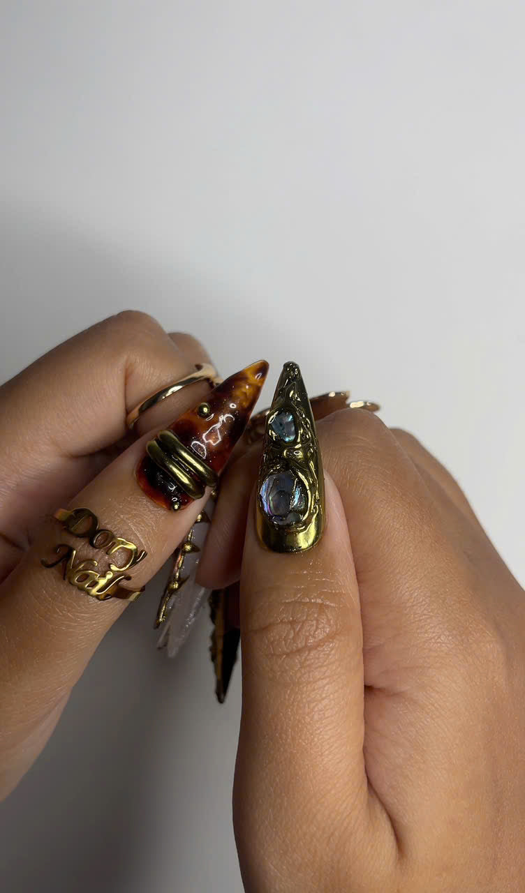 Galaxy クリスタル ネイルチップ｜3D ビジュー Rock ネイルチップ｜ゴールド Metal Accent ネイルアート｜クリスタル ビジュー ネイルチップ｜上品 ネイル｜DB463Y