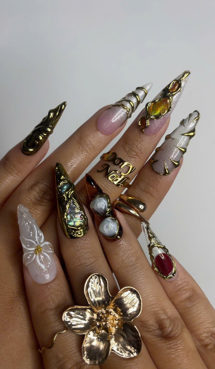 Galaxy クリスタル ネイルチップ｜3D ビジュー Rock ネイルチップ｜ゴールド Metal Accent ネイルアート｜クリスタル ビジュー ネイルチップ｜上品 ネイル｜DB463Y