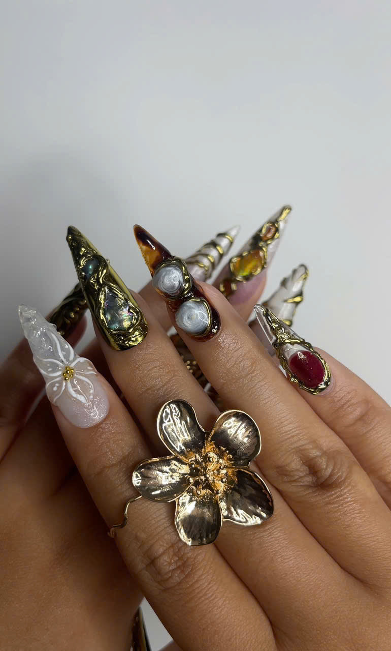 Galaxy クリスタル ネイルチップ｜3D ビジュー Rock ネイルチップ｜ゴールド Metal Accent ネイルアート｜クリスタル ビジュー ネイルチップ｜上品 ネイル｜DB463Y