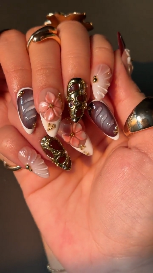 Burgundy 秋 ネイルチップ｜3D ピンク & ホワイト フラワー ネイルアート｜ハンドメイド Statement Nail Design｜上品 Glam ネイルチップ｜HC1086HK