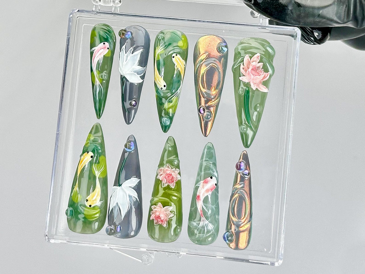 鯉 ネイルアート by Reaispace｜和風 Pond ネイルチップ｜Water Garden ネイルアート｜禅 風 ネイルチップ｜ナチュラル Aesthetic｜HB808YK