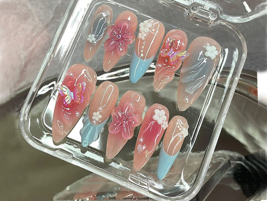 春 Blossom ネイルチップ｜華やか フラワー Acrylic｜上品 フラワー Nail Charm｜Enchanted Garden Nail｜バタフライ Whimsy Nail｜HD475Y